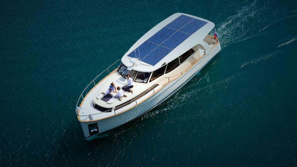 Les Calanques tout en douceur: demi-journée à bord d'un bateau hybride électrique 5