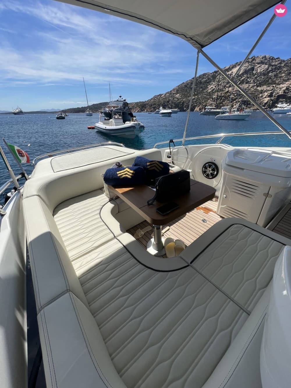 Costa Smeralda par la mer : excursion exclusive d'une journée en bateau à moteur 3