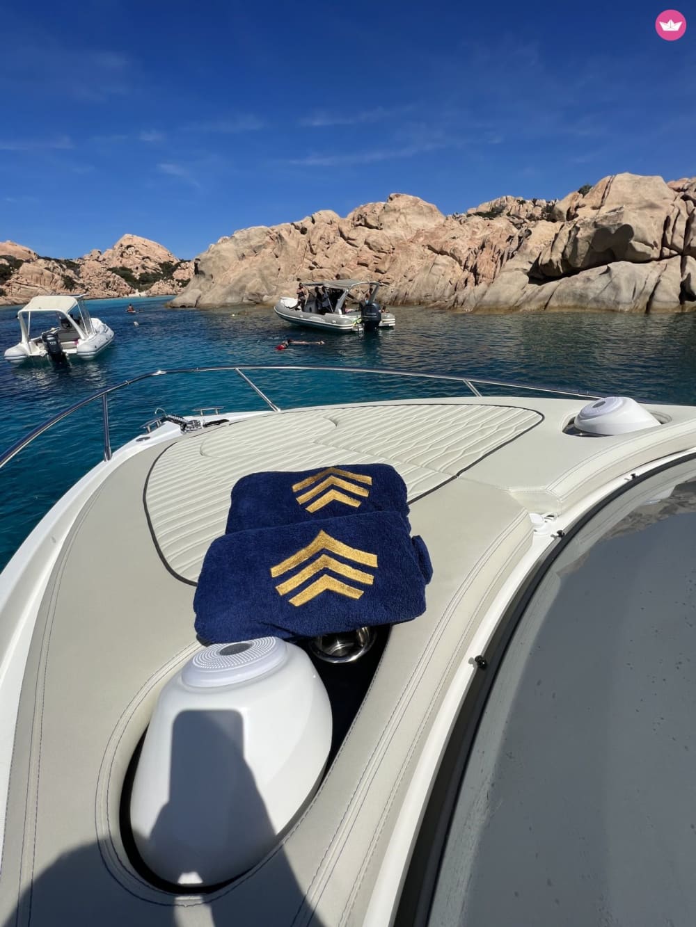 Costa Smeralda par la mer : excursion exclusive d'une journée en bateau à moteur 4