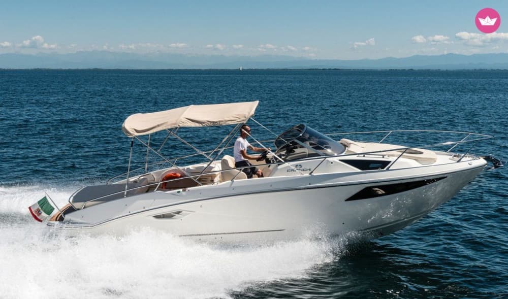 Costa Smeralda par la mer : excursion exclusive d'une journée en bateau à moteur
