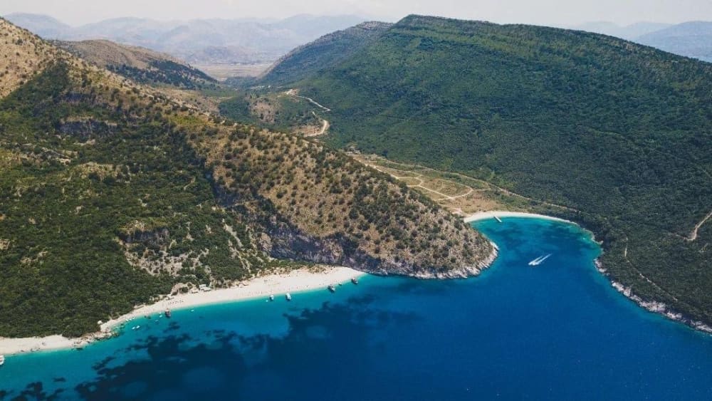 Découverte de Sarandë en demi-journée : Votre courte escapade en bateau à moteur 3