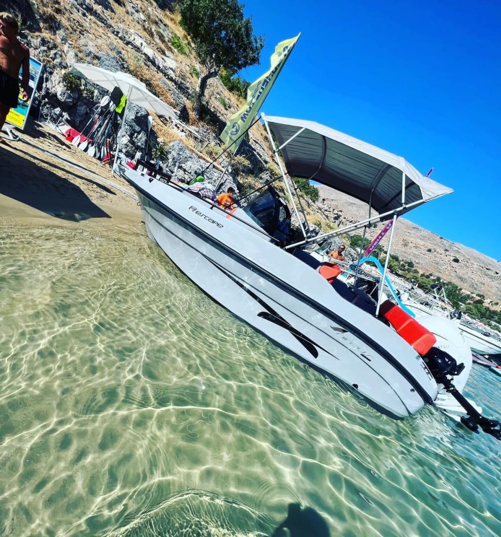 Détendez-vous lors d'une excursion en bateau de 2h30 à Lindos 2