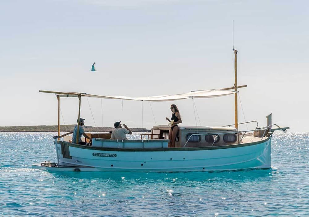 Agréable excursion en bateau de 6 heures à bord d'un authentique llaut minorquin