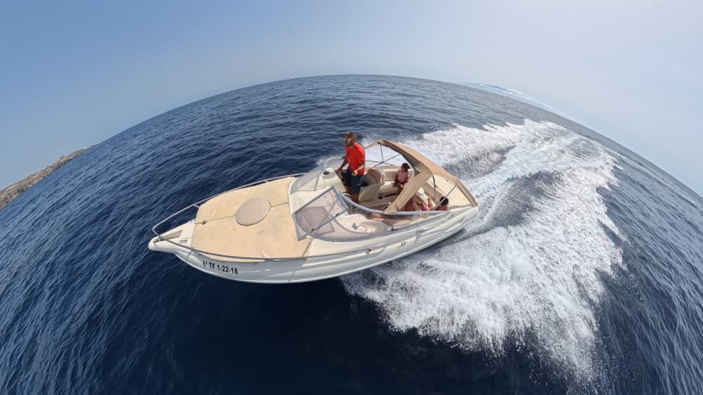 Louez un bateau à moteur pour 3h30 de plaisir 4