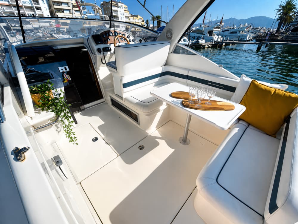 Découvrez Mandelieu-La Napoule en une demi-journée: Louez un bateau à moteur pendant 3h 6h ou 8h 4
