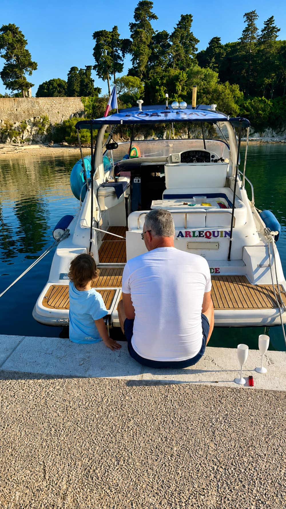 Découvrez Mandelieu-La Napoule en une demi-journée: Louez un bateau à moteur pendant 3h 6h ou 8h 5
