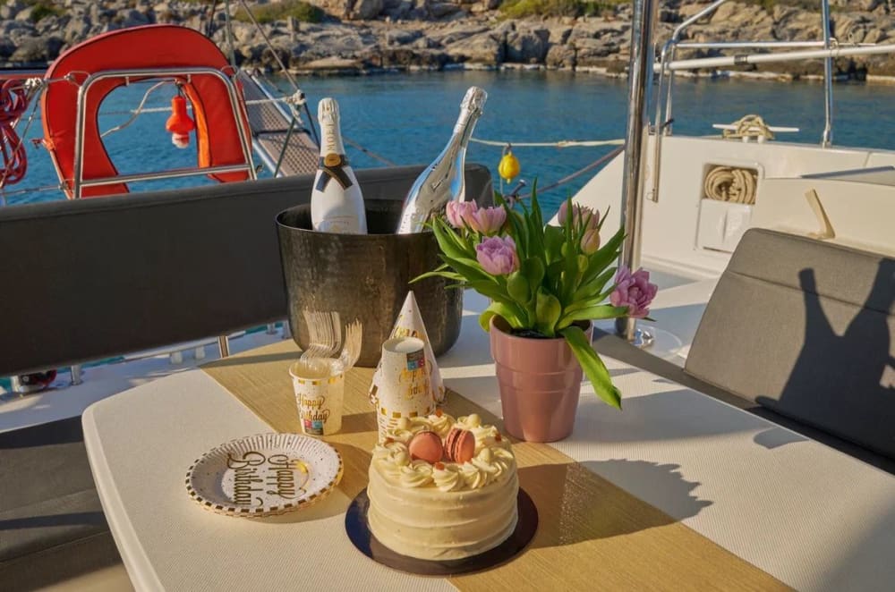 Croisière de luxe en catamaran au coucher du soleil à Héraklion — Île de Dia (16h30–20h00) 3
