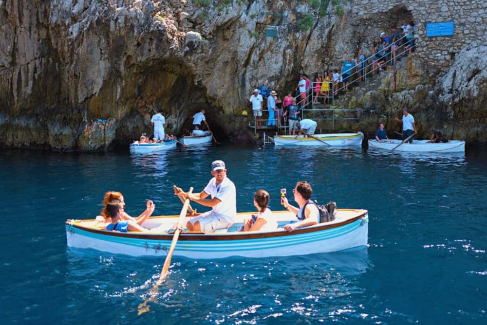 Choisissez votre excursion idéale entre Capri et Amalfi! Bateau privé personnalisable avec embarquement pratique depuis Naples, Sorrente, Positano ou Amalfi. 6