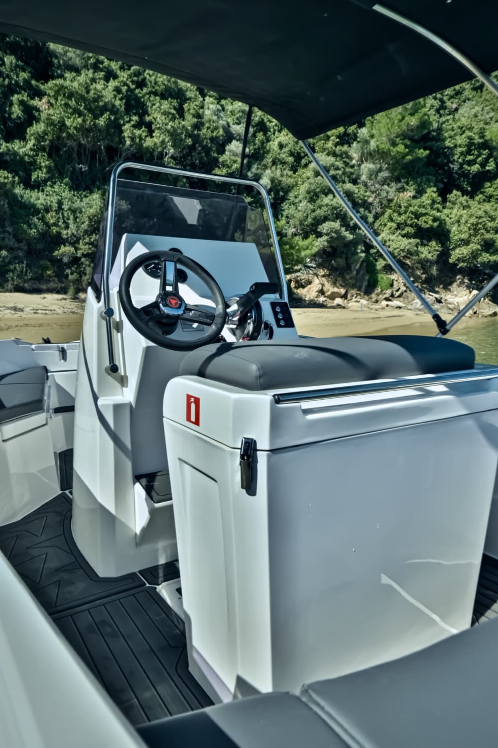 Blanc, bleu et divin: une journée complète sur un bateau à moteur 3