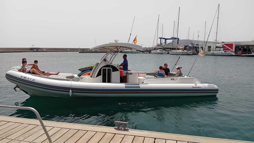 Découvrez Playa Blanca lors d'une excursion d'une journée en bateau à moteur. 6