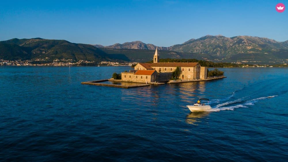 Excursion privée en bateau d'une journée (8 heures) — Explorez la côte du Monténégro 4