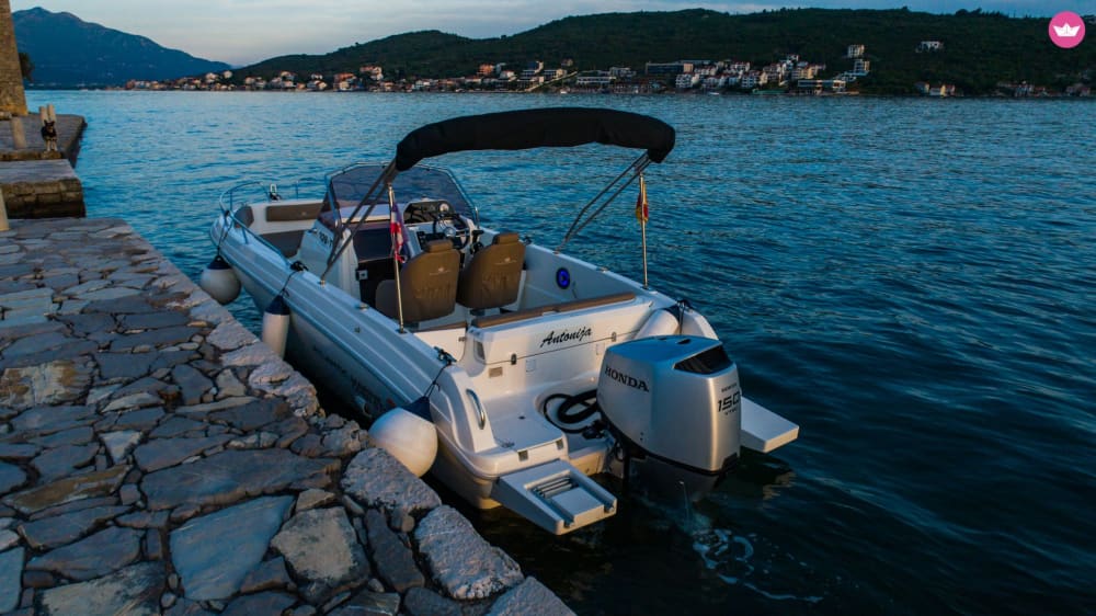 Excursion privée en bateau d'une journée (8 heures) — Explorez la côte du Monténégro 5