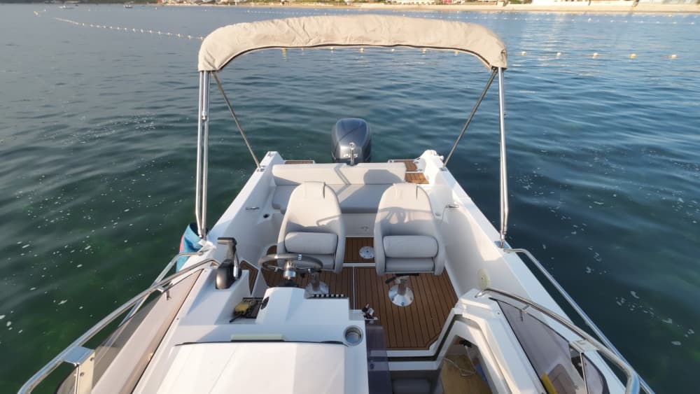 Profitez de 9 heures de balade en bateau à moteur à Hyères 6