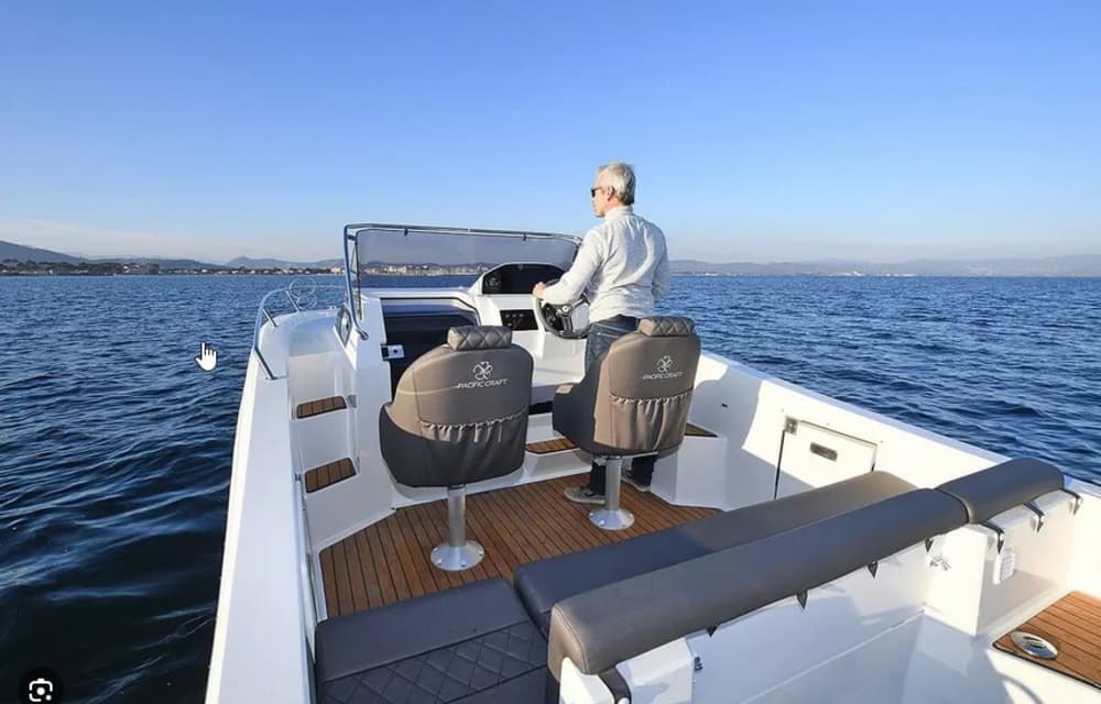 Profitez de 9 heures de balade en bateau à moteur à Hyères 4