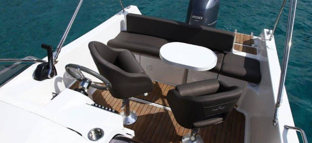 Profitez de 9 heures de balade en bateau à moteur à Hyères 3