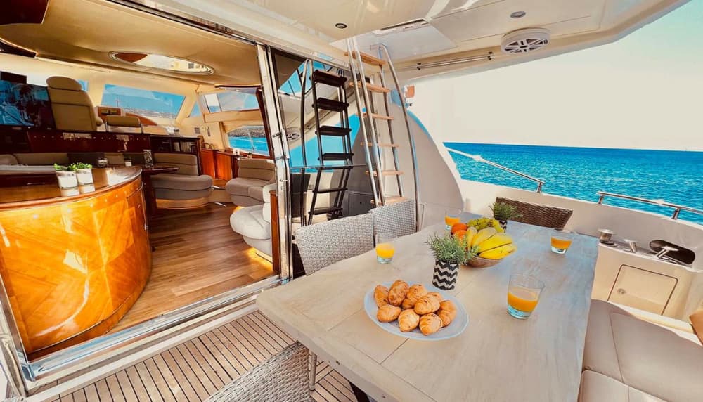 Croisière privée d'une journée sur la côte sud ou à Délos et Rhenia (Azimut 58 pieds) 3