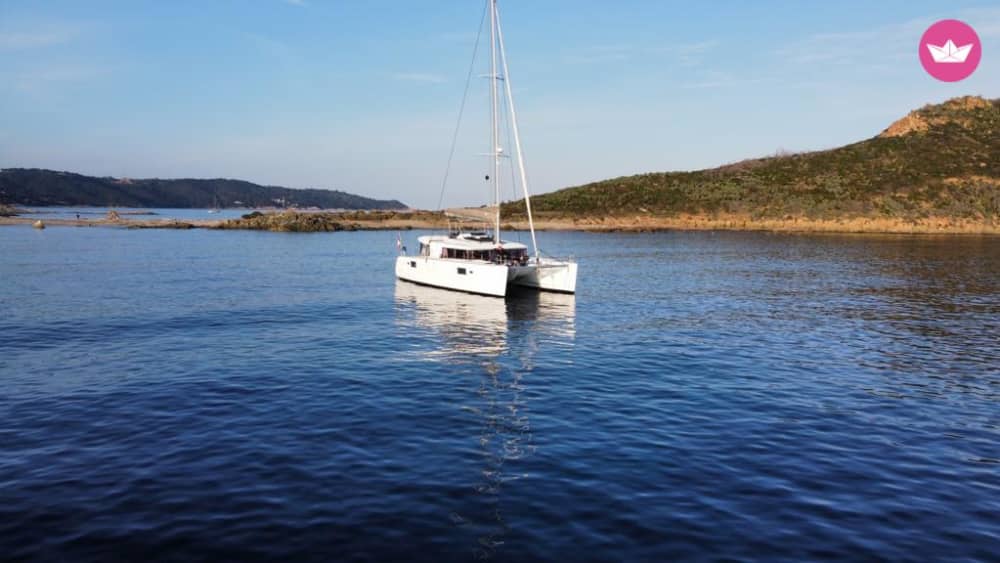 Journée de rêve en mer sur un catamaran de luxe – Cap Taillat au départ de Port Grimaud