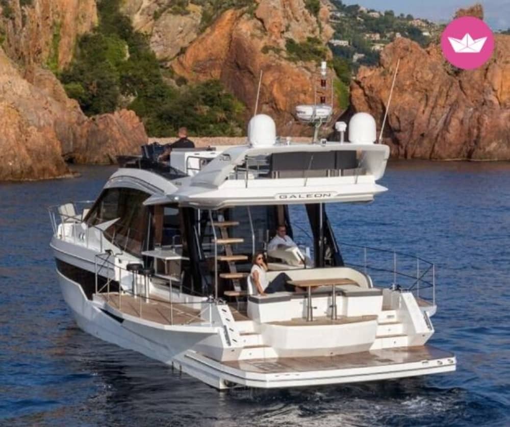 Journée en Yacht Privé à Saint-Tropez au départ de Cannes 4