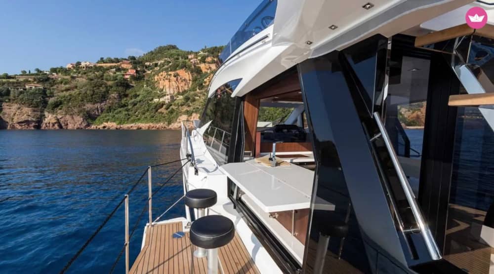 Journée en Yacht Privé à Saint-Tropez au départ de Cannes 6