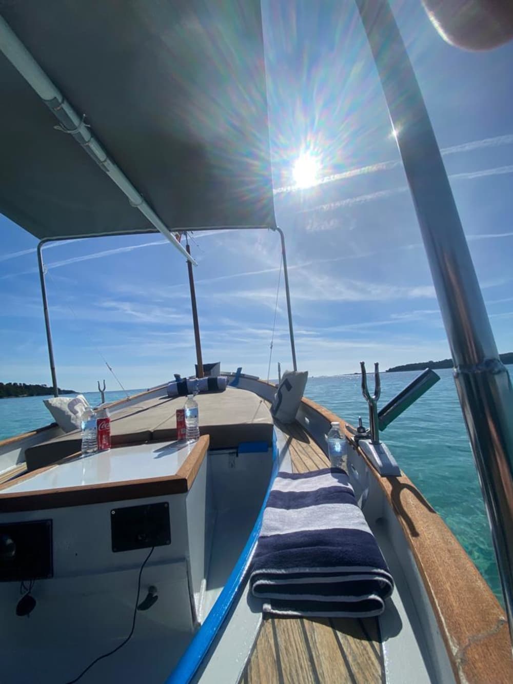 Profitez d'une journée complète en bateau à moteur à Juan-les-Pins.