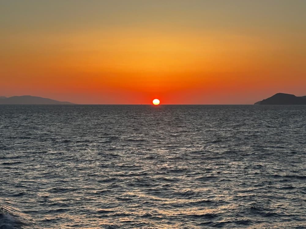 Croisière au coucher du soleil avec apéritif dans le golfe de Naples