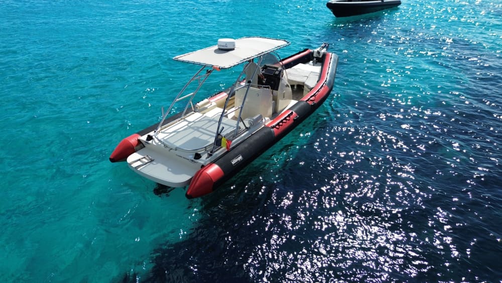 Évasion Nautique: Activitées tractées et visites à Bord du Sillinger 900XL à Saint-Tropez 3