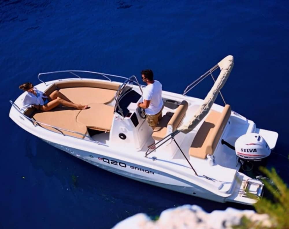 Escapade à Positano: 2h30 de détente en bateau à moteur 4