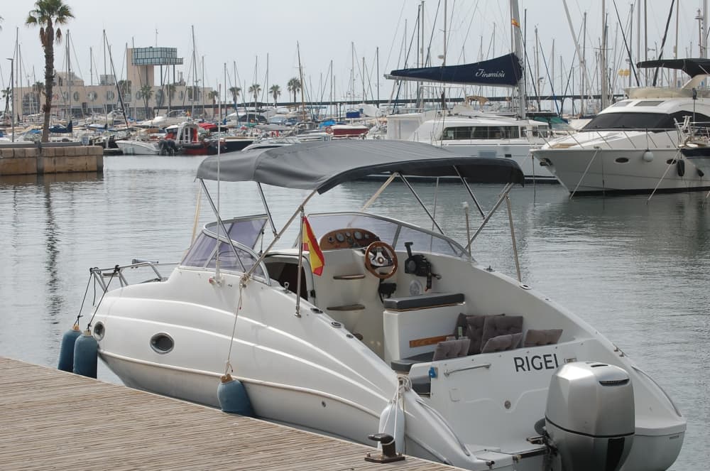 Découvrez les rivages d'Alicante: une excursion d'une journée complète à bord d'un bateau à moteur 4