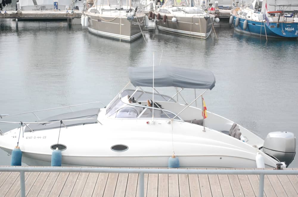 Découvrez les rivages d'Alicante: une excursion d'une journée complète à bord d'un bateau à moteur 3