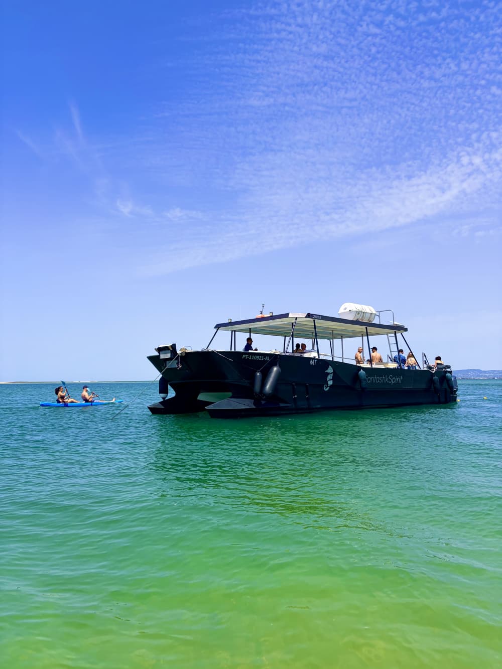 Catamaran Ria Formosa d'une capacité de 28 personnes.