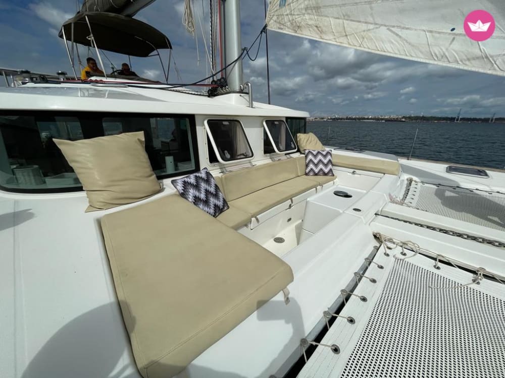 Excursion d'une journée en catamaran de luxe à Comporta et Troia 2