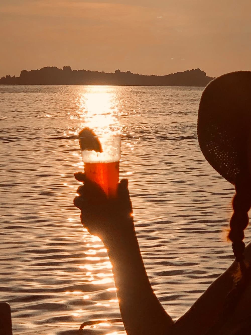 Croisière au coucher du soleil au départ d'Olbia : un coucher de soleil magique entre la mer et les îles faisant face aux archipels de La Maddalena et de Caprera. 3