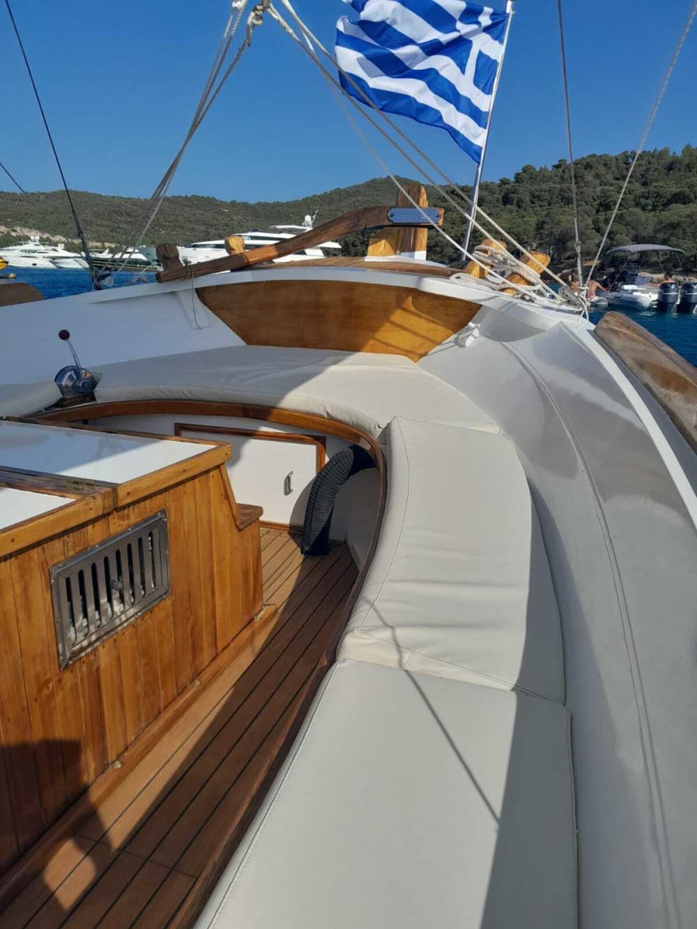 Découvrez Spetses lors d'une excursion en voilier d'une journée. 5