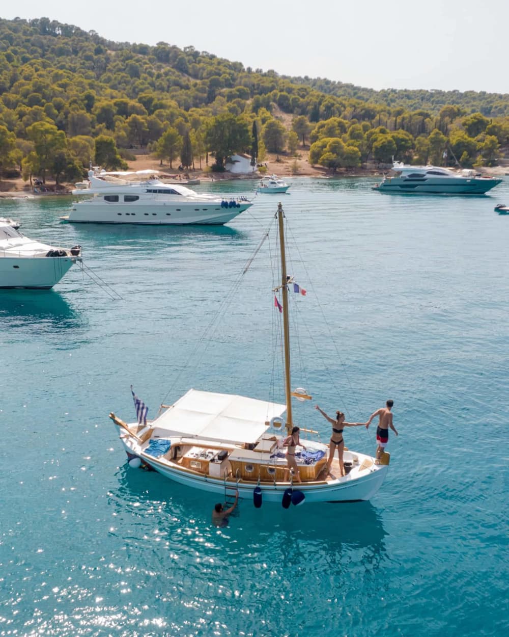 Découvrez Spetses lors d'une excursion en voilier d'une journée. 2
