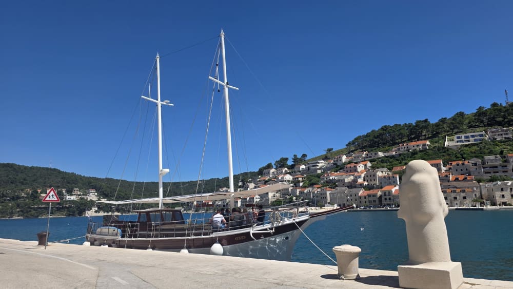 Excursion d'île en île à Brač: Une journée exclusive à bord d'une goélette - tout inclus! 3