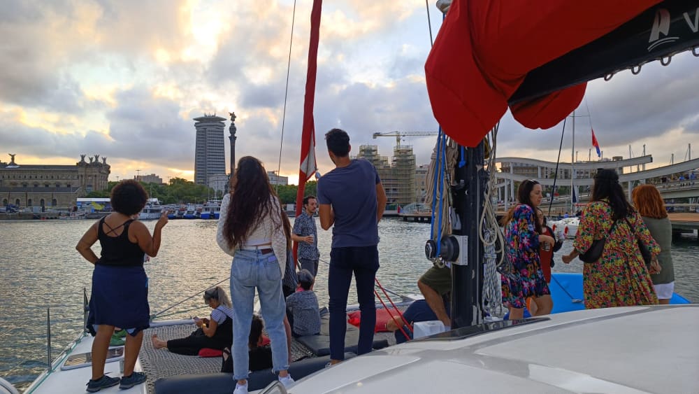 Barcelona Experience Catamaran – Demi-journée de navigation tout compris 6
