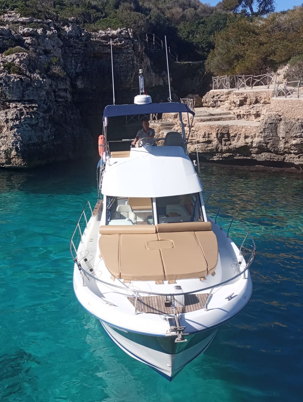Explorez Ciutadella de Menorca en une demi-journée : louez un bateau à moteur pour 3 h 5