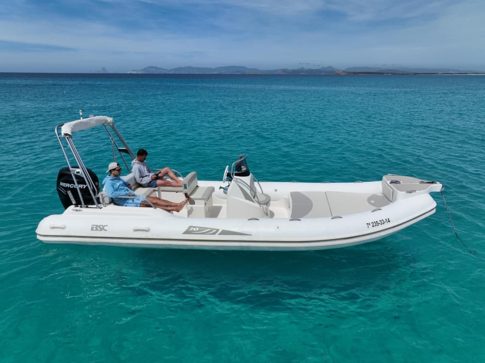 Excursion privée en bateau à moteur autour d'Ibiza