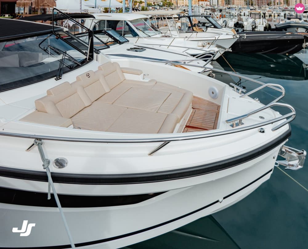 Navigation de luxe en mer à Ajaccio 2