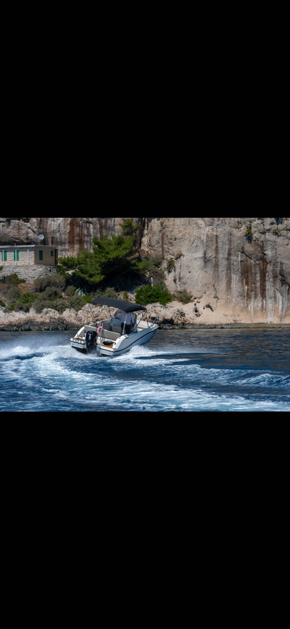 Découvrez les rivages de Makarska: une excursion d'une journée complète à bord d'un bateau à moteur 4