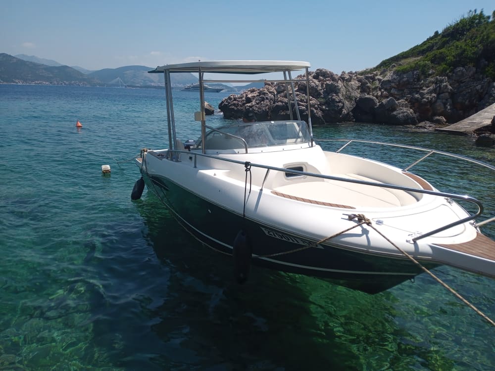 Escapade soleil et mer: Expérience privée en bateau le long de la côte de Dubrovnik 3