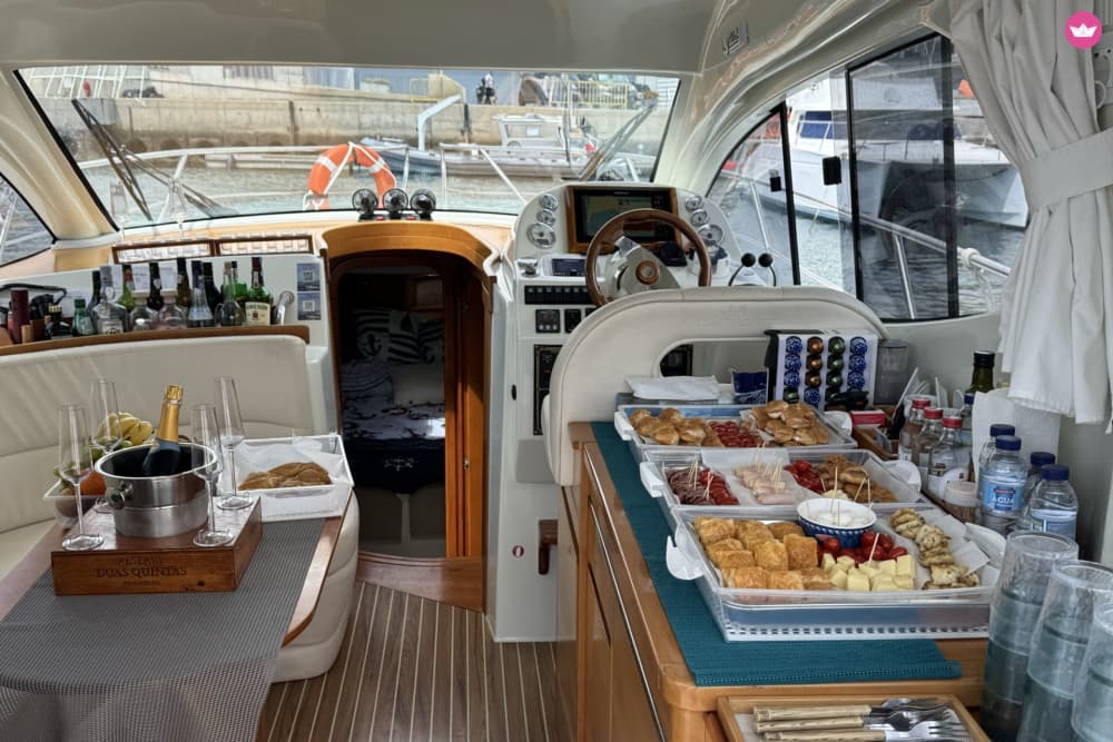 Coucher de soleil sur l'océan – Expérience en yacht privé 6
