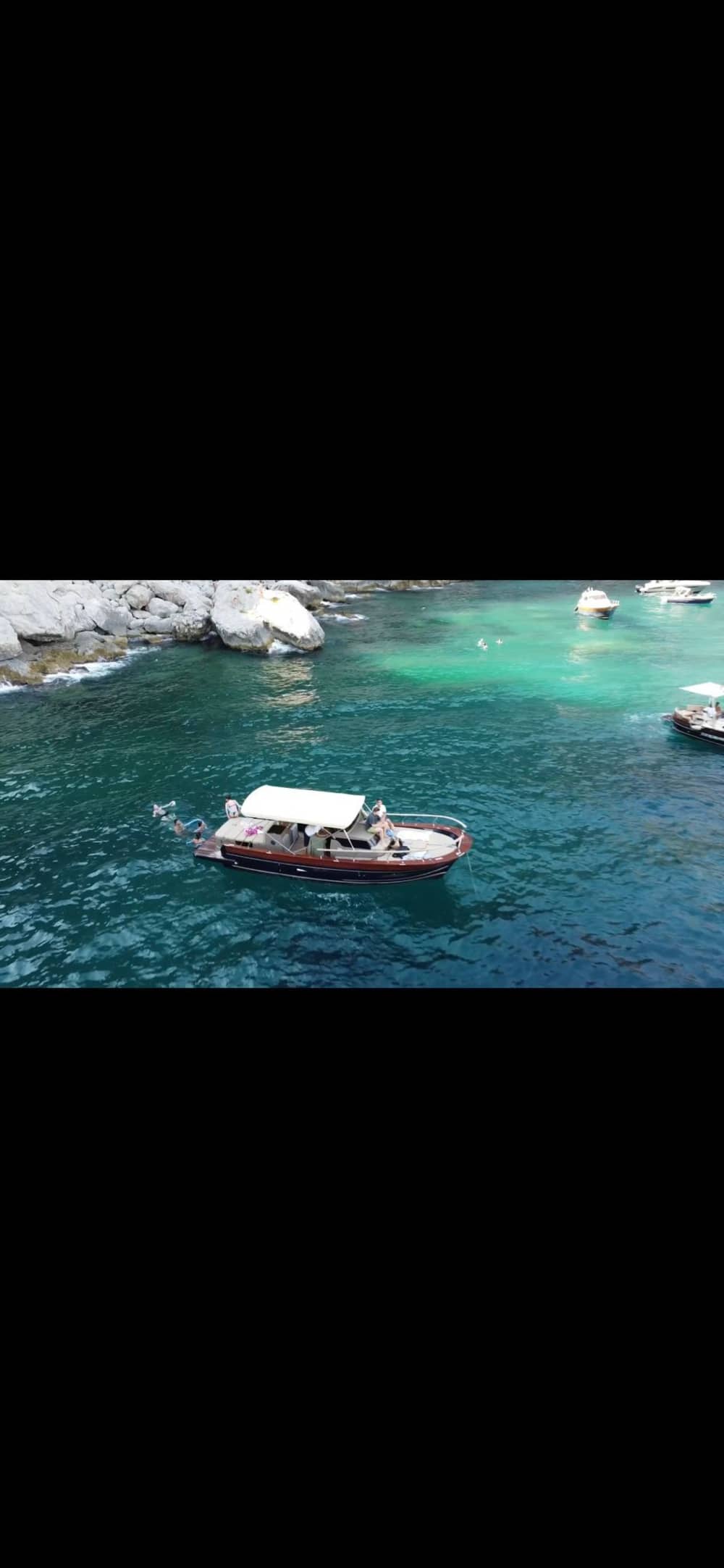 Découvrez Sorrente en bateau à moteur pendant 9 heures