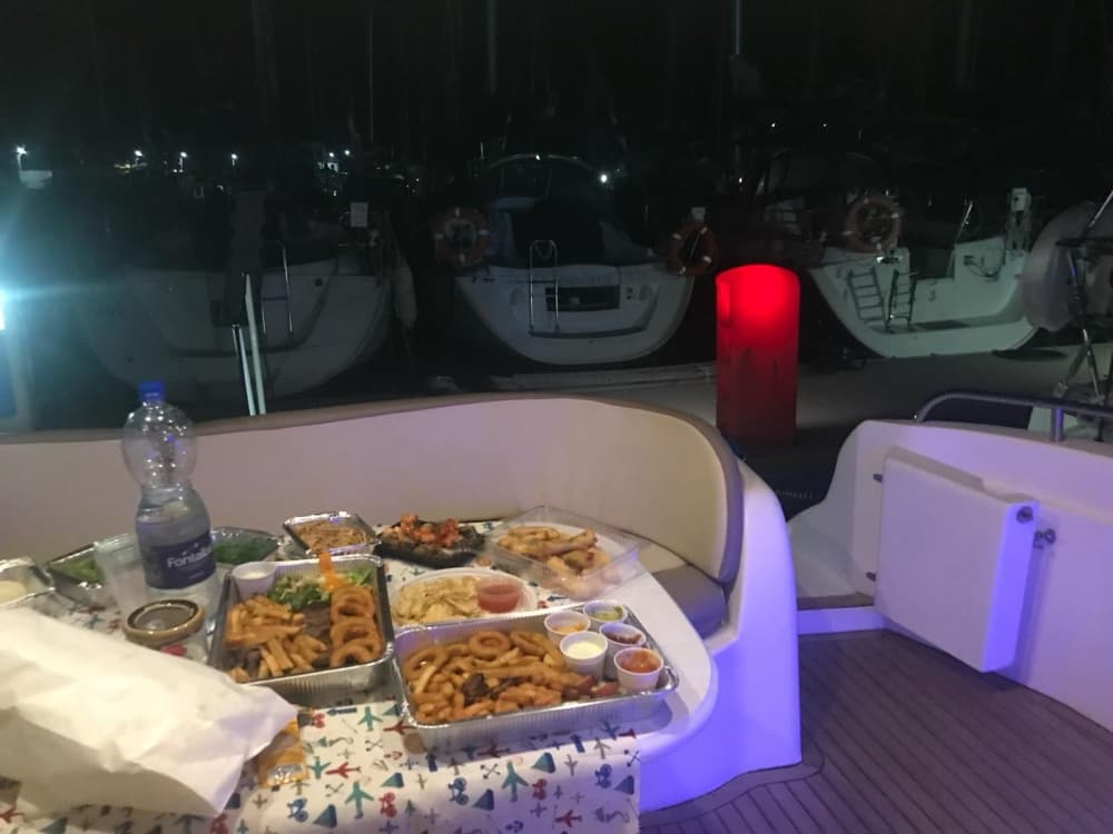 Profitez de 9 heures de navigation à moteur à Riposto 6