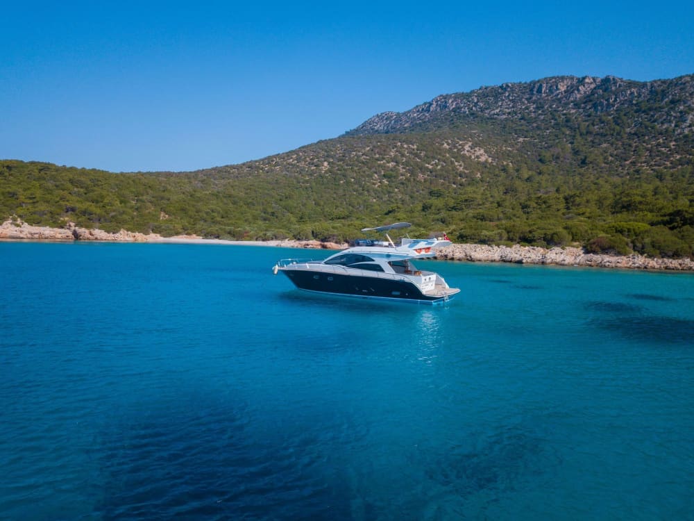 Découvrez Gümbet: une journée ensoleillée sur un bateau à moteur 4