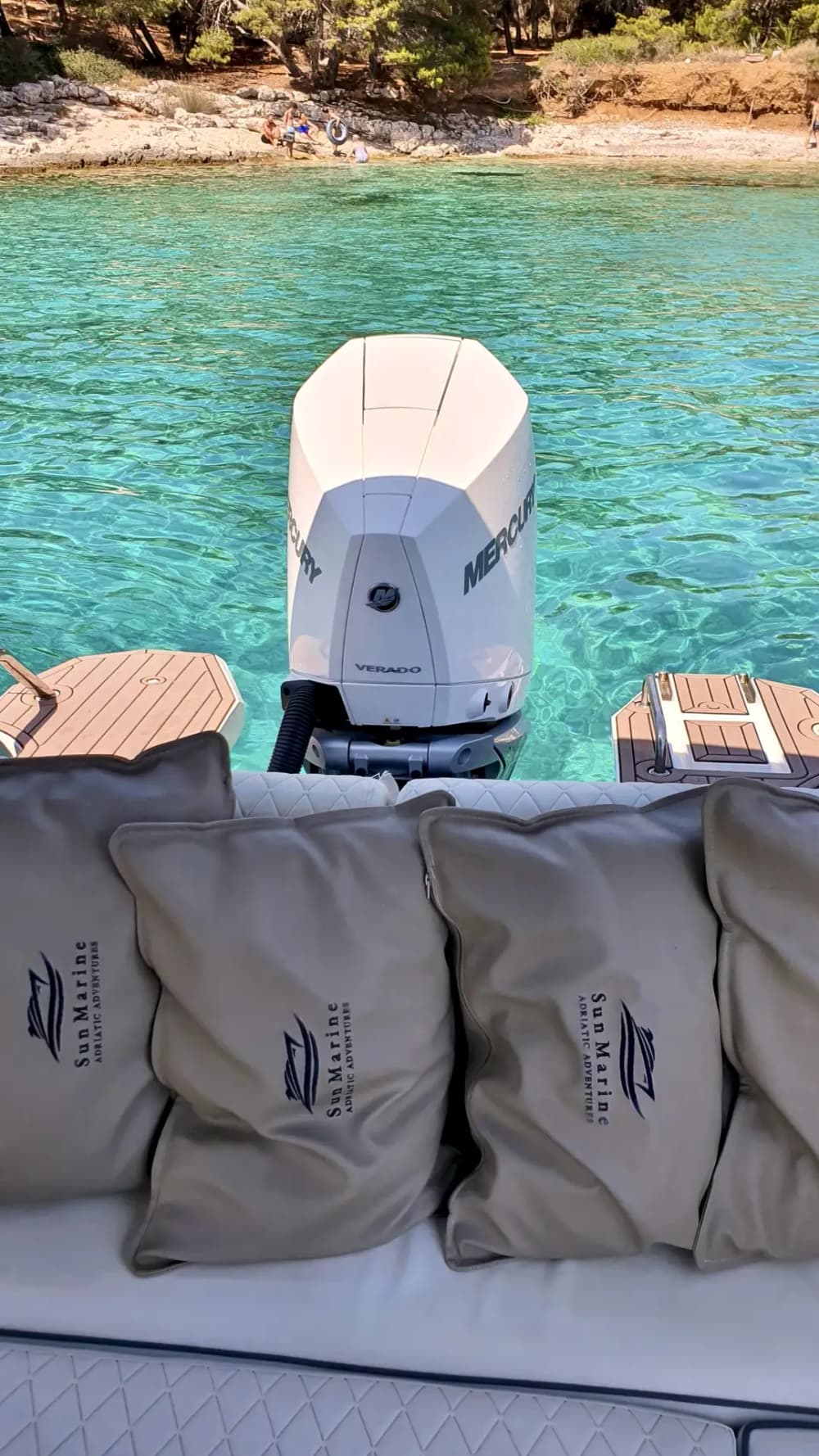 Excursion privée d'une journée complète en bateau au Blue Lagoon, à Hvar et aux îles Pakleni : explorez des plages magnifiques et des eaux cristallines 3