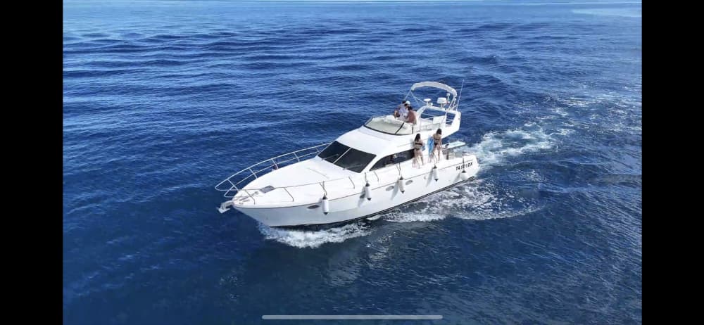 Explorez Arenzano en bateau: une journée complète sur l'eau à bord d'un bateau à moteur