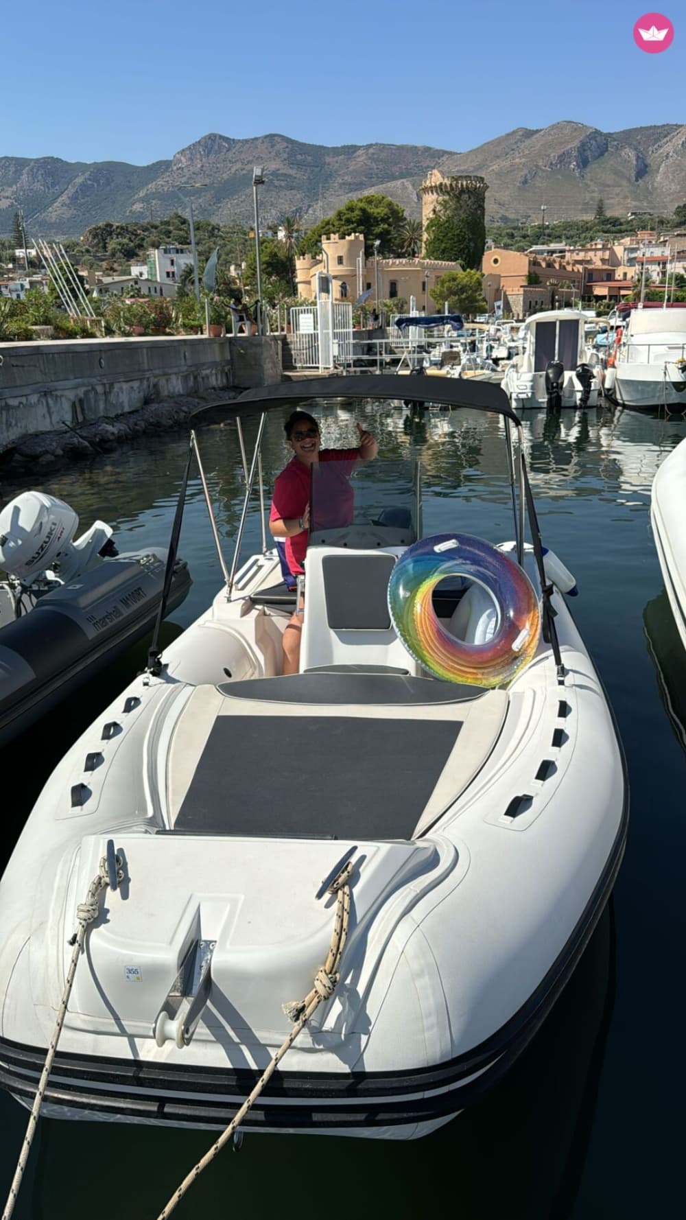 Vivez une journée inoubliable avec notre MaxiRib 5.85 Almarine, équipé de tout ce dont vous avez besoin pour une journée parfaite sur le bateau! 3
