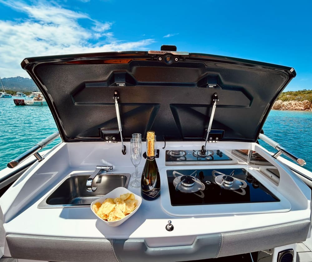 3h30 pour explorer Poltu Quatu en bateau à moteur 6