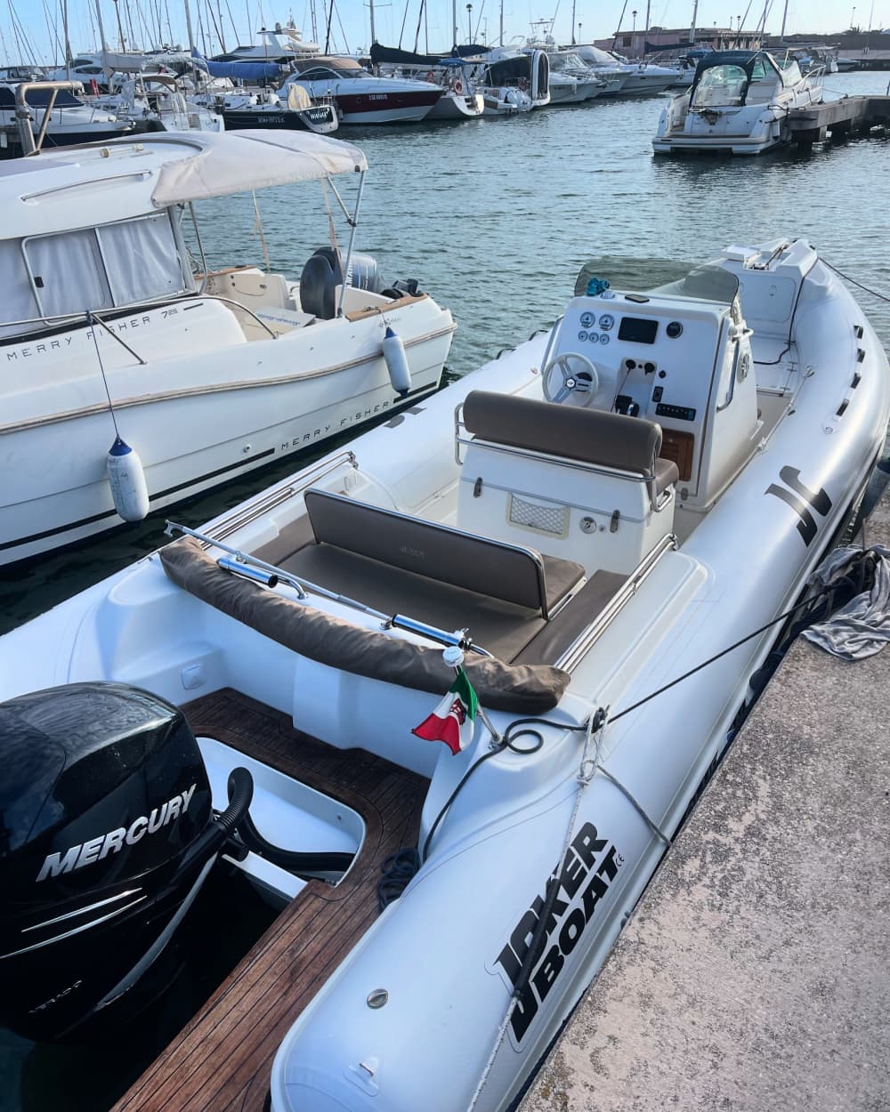 Votre bateau à moteur privé pour une journée autour de Terracina